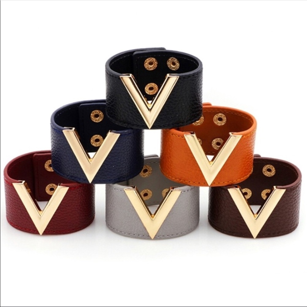 Leather wide V bracelet